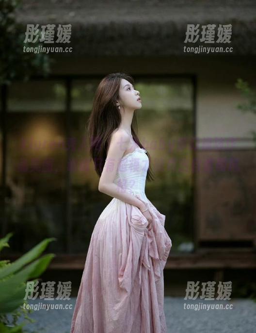 Xiuren秀人网 - 七米baby梦幻棉袜作品美图，谁说只有超模才能秀出自信和风格？