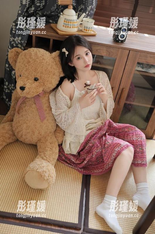 Xiuren秀人网 - 久久Aimee带你领略丝袜美腿的风情，超赞写真精选合集绝不能错过！