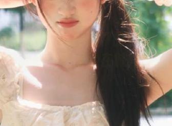 Xiuren秀人网 – 探索伊丽莎有点白的皮衣写真集更新，感受她在时尚界的无限风格变化！