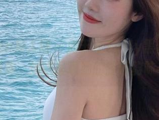 Xiuren秀人网 – 周于希Sally黑丝美腿写真图集，细腻呈现她的独特韵味与风情