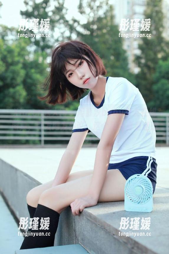 Xiuren秀人网 - 周慕汐baby女友在线图集，引发网友热议：这个风格真是迷惑至极！