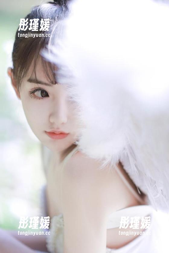 Xiuren秀人网 - 发现周美美alicia全套粉色作品，带你领略别样的少女心与优雅魅力