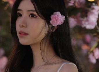 Xiuren秀人网 – 当唐翩翩穿上睡衣，无圣光图集里的她，完全不怕旁人的眼光！