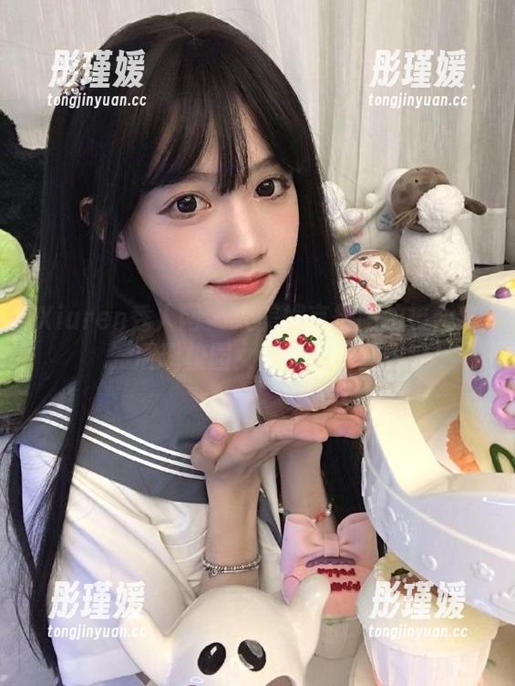 Xiuren秀人网 - 大美媚京校服拍摄合集，展现校园女孩的优雅图包