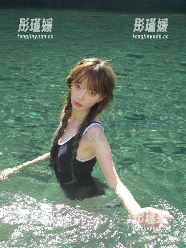 Xiuren秀人网 - 细腻的裸足写真，孟狐狸FoxYini在图片中展现真实与质感的完美交融