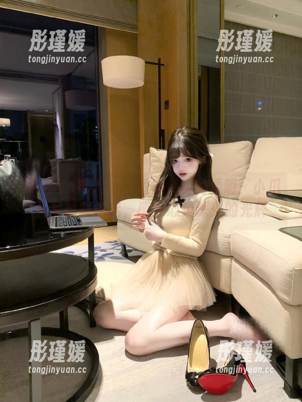 Xiuren秀人网 - 透彻灵魂的透明：小爪几写真集精选，感受心灵深处的光辉