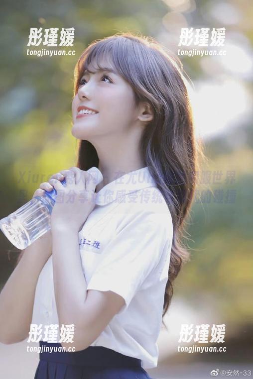 Xiuren秀人网 - 在尤Una娜的和服世界里，原图分享让你感受传统与现代的碰撞