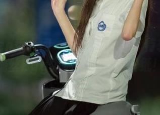 Xiuren秀人网 – 梦幻白裙写真特辑：尤妮丝Egg为你打造完美壁纸！