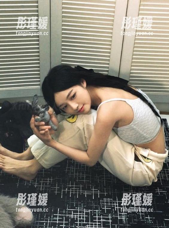 Xiuren秀人网 - 无圣光之下，感受戴允祺套装图包的个性与风格