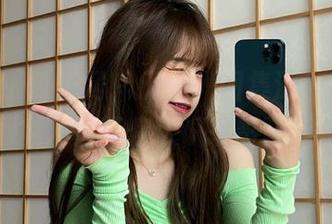 Xiuren秀人网 – 无圣光图集深入探讨，抖娘利世灰丝带你认识摄影背后的故事