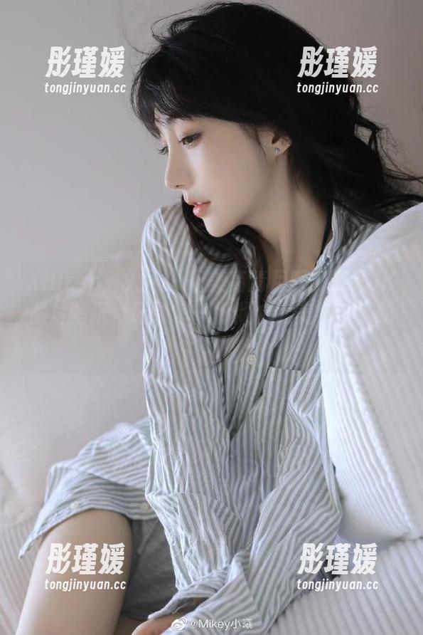 Xiuren秀人网 - 精美高清月野兔美妞JK照片壁纸，记录每一份倾城之美与动人瞬间