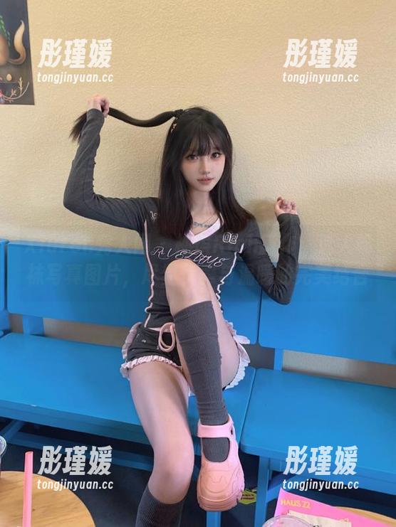 Xiuren秀人网 - 柚琪Rich新作：迷人棉袜写真图片，尽显优雅与温暖的完美结合