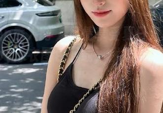 Xiuren秀人网 – 尽情享受夏日海滩：沐沐baby泳衣图包下载，优雅与时尚并存！