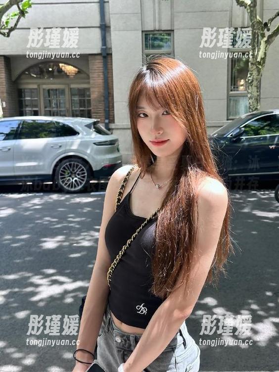Xiuren秀人网 - 尽情享受夏日海滩：沐沐baby泳衣图包下载，优雅与时尚并存！
