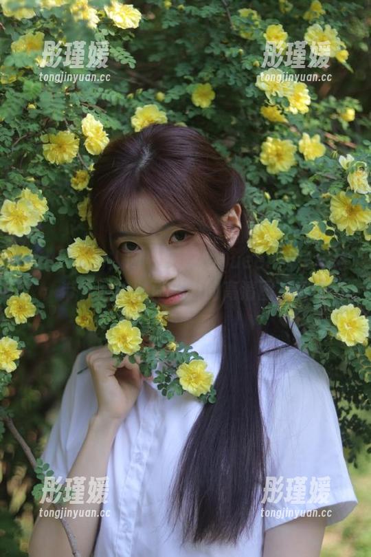 Xiuren秀人网 - 王婉悠Queen短裙风采：带你领略时尚魅力的高清图片资源