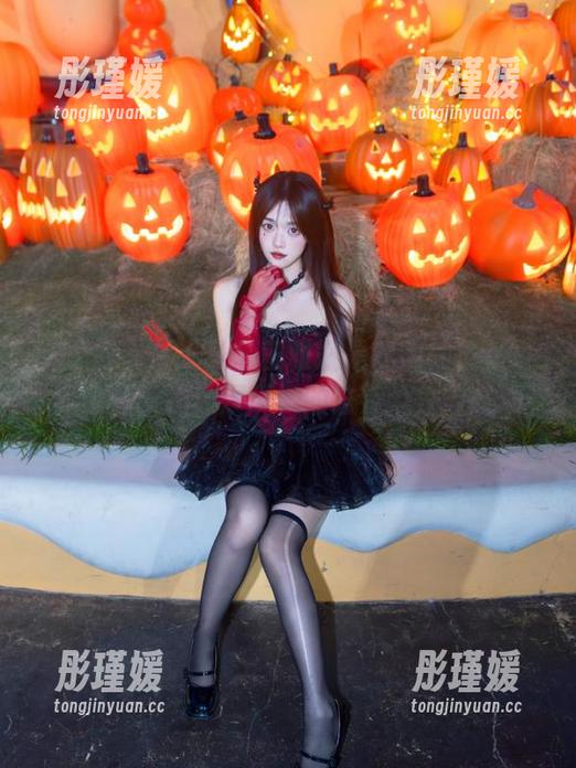 Xiuren秀人网 - 王雅姗是我学姐最新写真原图，细腻展现她的独特个性与气质