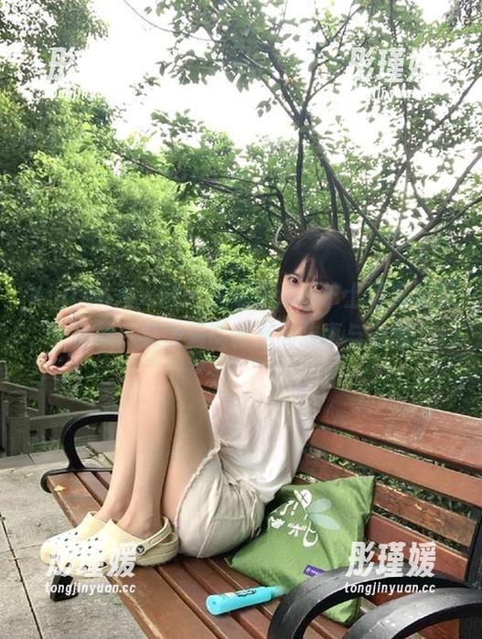 Xiuren秀人网 - 瑶瑶baby护士写真原图合集：感受温暖背后的故事与力量