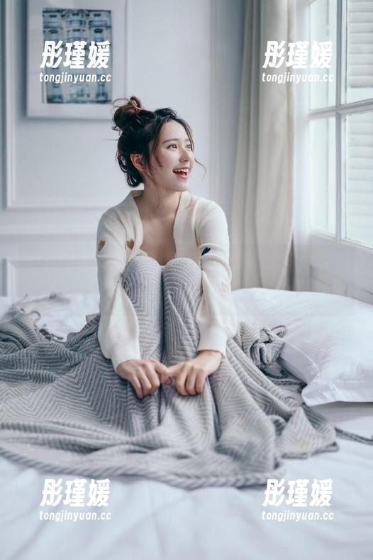 Xiuren秀人网 - 糯美子mini的连体衣高清作品，展现女性优雅与力量