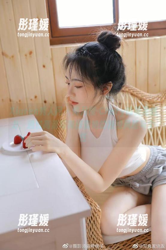 Xiuren秀人网 - 绯月樱-Chery的美足魅力：通过高清写真探索她的独特风格与个性