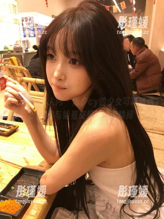 Xiuren秀人网 - 雨夕cy的少女写真精选：优雅与娇羞交织的唯美瞬间