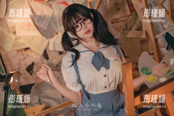 Yiko湿润兔倾情呈现，地铁萌妹cos图集满载着青春和活力，等你来发现！