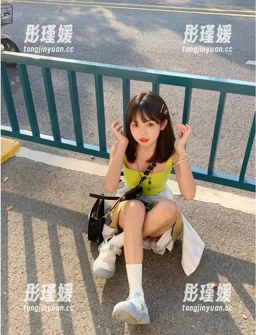 YouMi尤蜜荟 - 天台上的魅力：Carol周妍希奉上精选写真，让你一见倾心