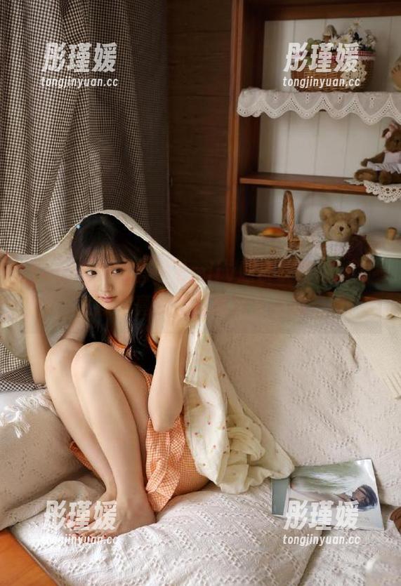 YouMi尤蜜荟 - Emily顾奈奈酱最新力作，女孩写真资源再度刷新你的三观！