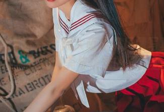 YouMi尤蜜荟 – 周大萌吊带风情写真套图合集，展现甜美与优雅的双重魅力