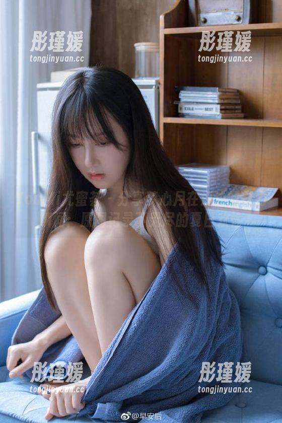 YouMi尤蜜荟 - 分享梦心月在海边的魅力瞬间：原图记录下无尽的夏日欢愉