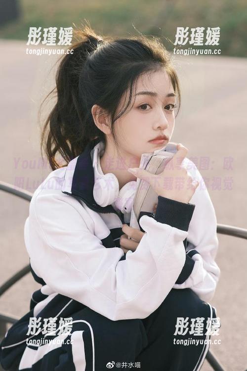 YouMi尤蜜荟 - 走进户外，纵享美图：欧阳LuLu的写真艺术，免费下载带给你视觉盛宴