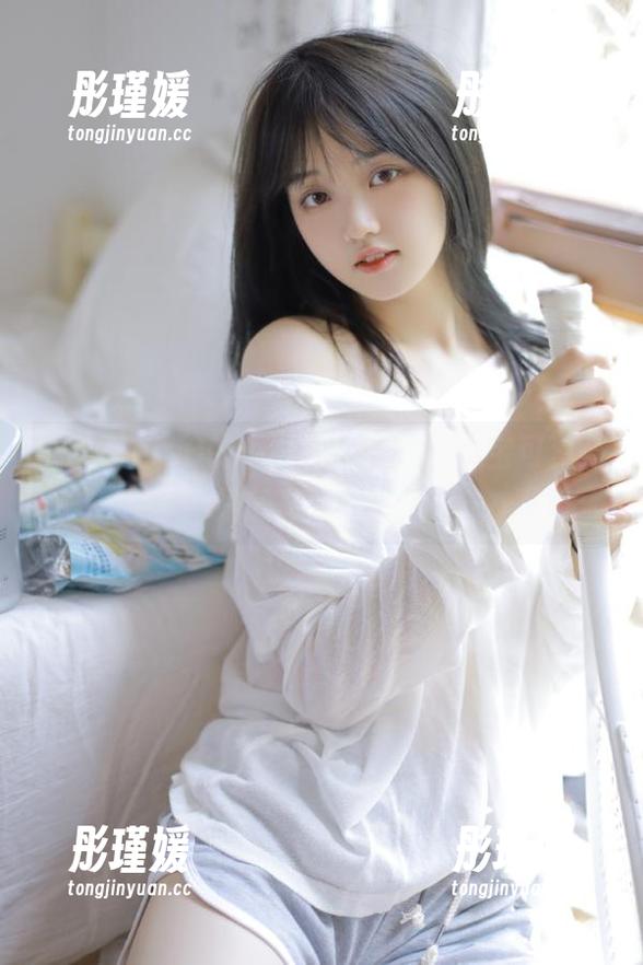 探索ZinieQ的小霞特工写真集，宝可梦与她的奇妙分享！