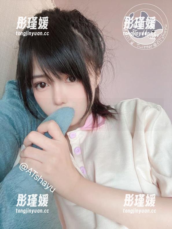 不可错过的at鲨鱼写真：探索灰色裤袜的性感秘密，获取海量美图资源！