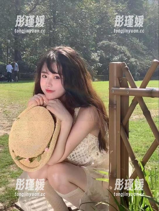 beautyleg - Jennifer的圣诞写真来袭，快来查看这些醉人的原图吧！