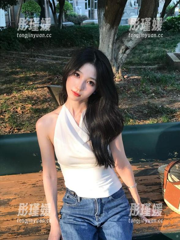 beautyleg - Miki的全套纯白写真，为你打开一扇通往梦幻与现实交汇的艺术之门