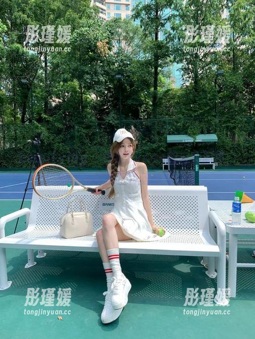 beautyleg - 探索Susan的白色韵律：极致写真图包传递纯洁之美