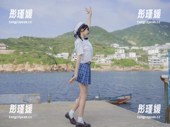 畅游在nagisa魔物喵的高清圣诞写真资源中，享受无限美好回忆
