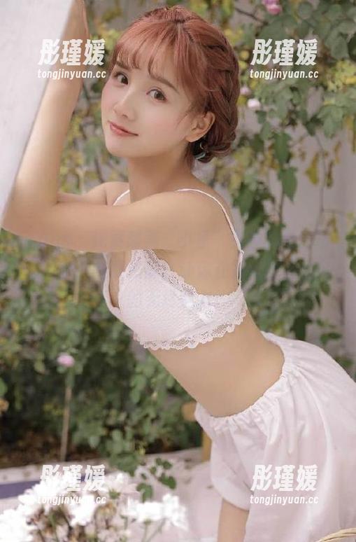 pans - 探索超美“小鱼”女神的私密写真，获取免费资源，让你在视觉上感受她的无尽魅力！