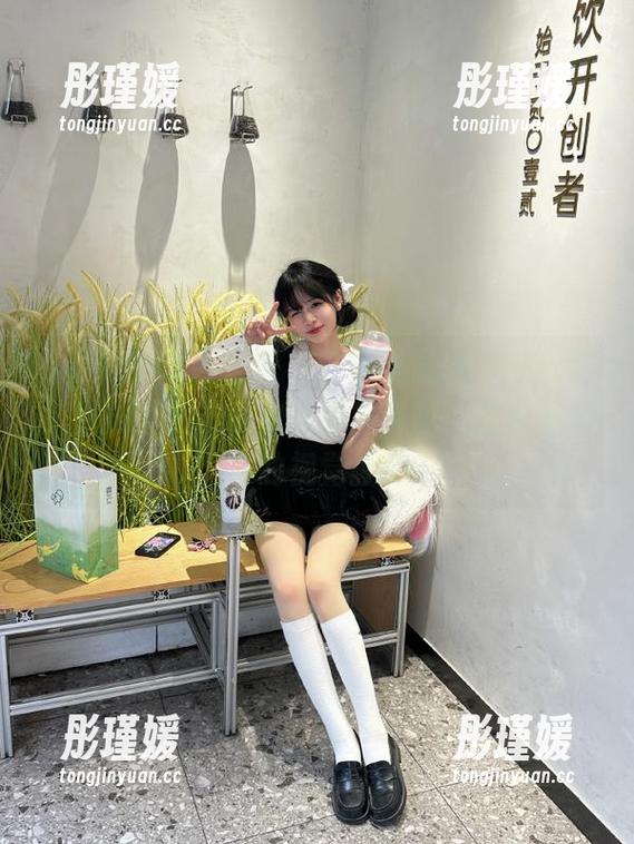 partycat轰趴猫 - 在杨晨晨sugar的豹纹世界里，发现独特图片资源，感受不一样的视觉盛宴