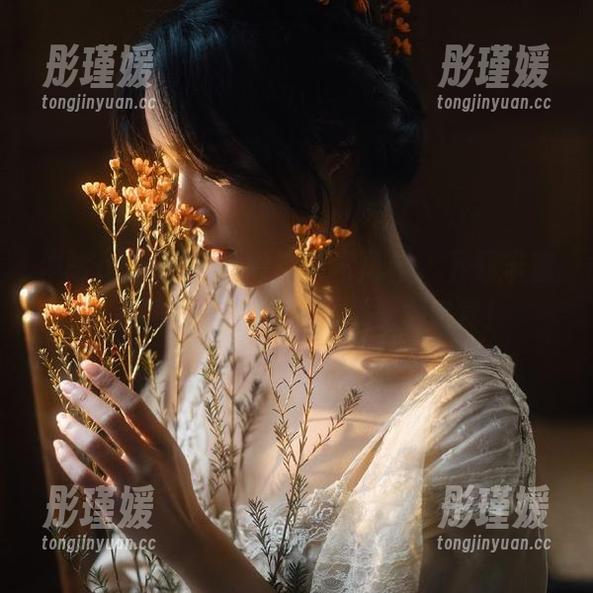 体验puypuy的棉袜艺术风格，下载丰富多彩的免费照片，尽享视觉盛宴！