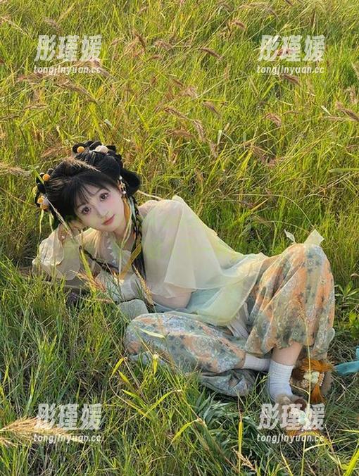 puypuyHanekawa作品中的奇幻cos资源，带你进入不一样的世界！