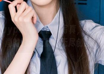 观看puypuy的牛仔裤写真，发现她对时尚的独到见解与无尽创意！