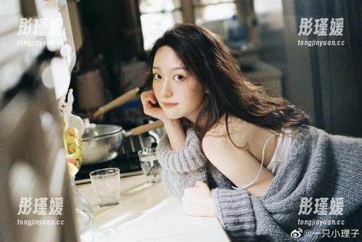 走进サク(saku)修女的私拍世界，细腻套图展现多面魅力