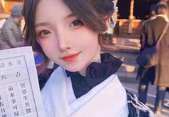 日常穿搭新灵感：一小央泽背带裤和过膝袜的图库资源大全！
