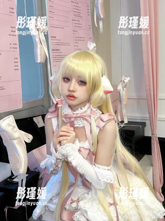绝美黑色写真来袭，跟随“一笑芳香沁”感受写真福利的无尽魅力！