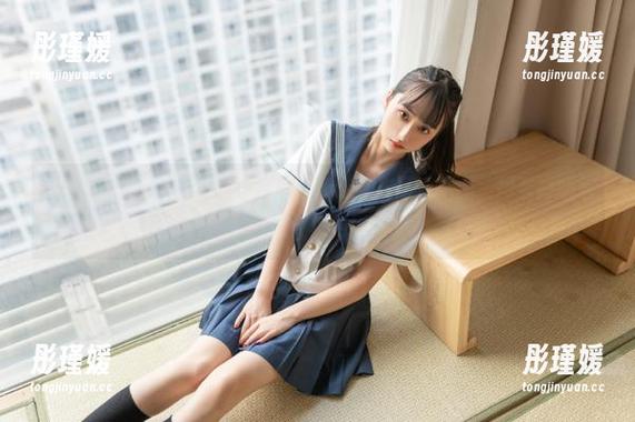 丝慕GIRL - 来看看喵小酱的最新连体衣写真资源，尽显她的俏皮与优雅！