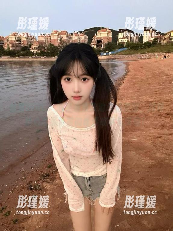丝慕GIRL - 泡芙浪漫泳池私拍美图，探寻她心底最真实的青春故事与笑容！