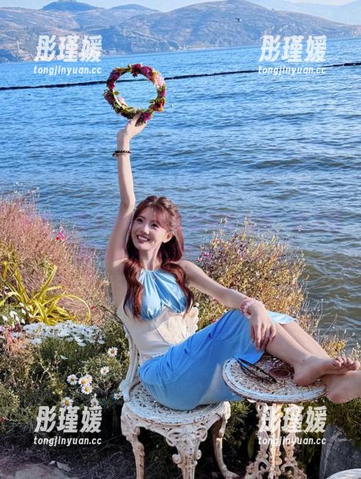 丽柜 - 踏入xilly教室的温馨氛围：迷人原图与照片捕捉她的生活点滴