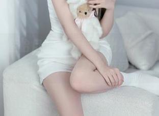 丽柜 – 佳怡自拍写真新鲜出炉，与你分享她的甜美与真实瞬间！