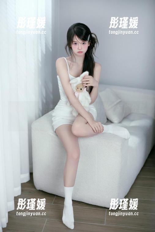 丽柜 - 佳怡自拍写真新鲜出炉，与你分享她的甜美与真实瞬间！