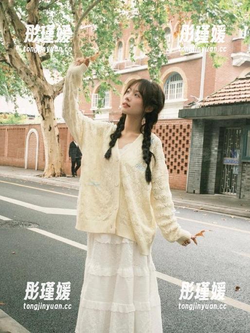 丽柜 - 高清兔子吊带图包，展现优雅与个性的完美结合